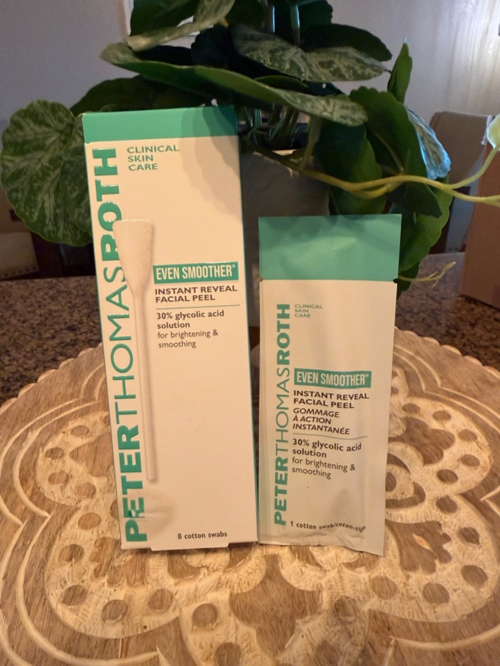 Peter Thomas Roth Even Smoother Facial Peel - Mint Green & White